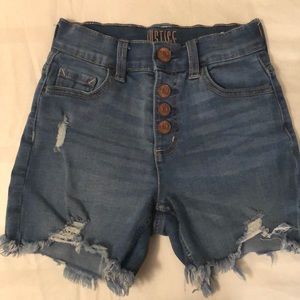 Distressed demin shorts